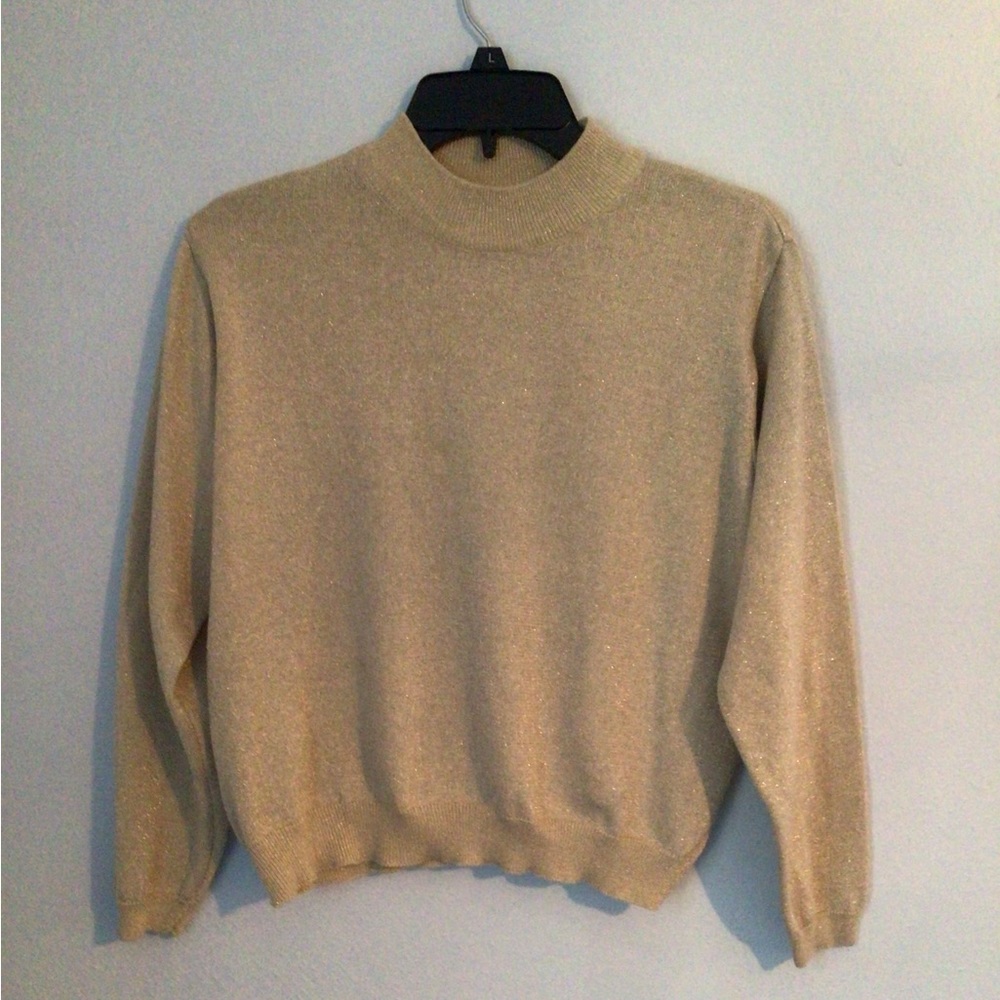 Baxter Wells. Woman’s Shiny Gold Sweater. Size PL.